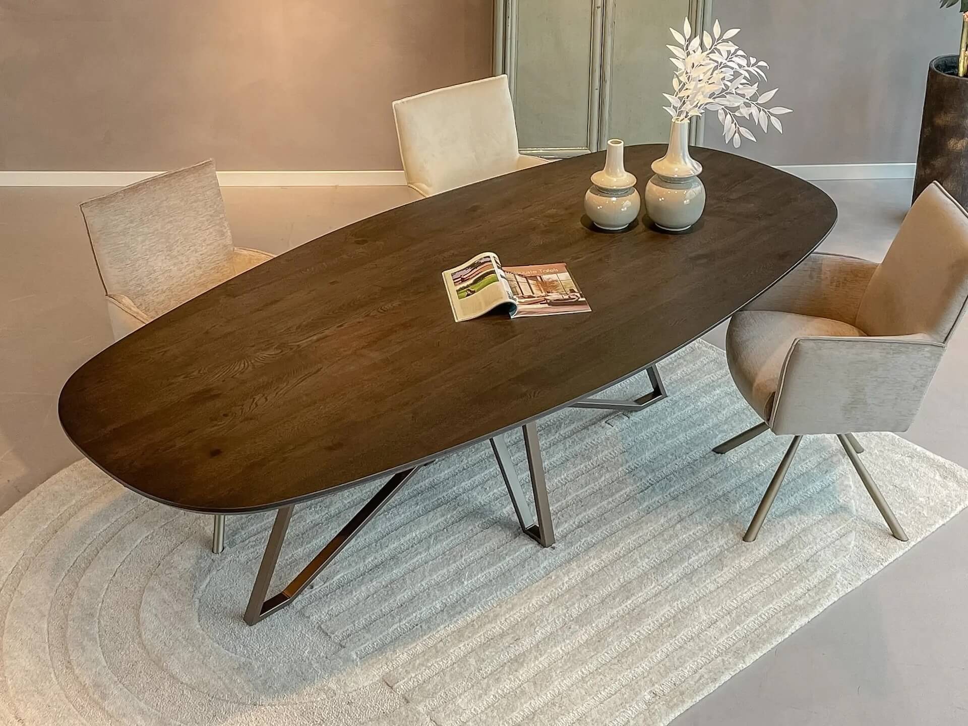 Ovale eetkamertafel